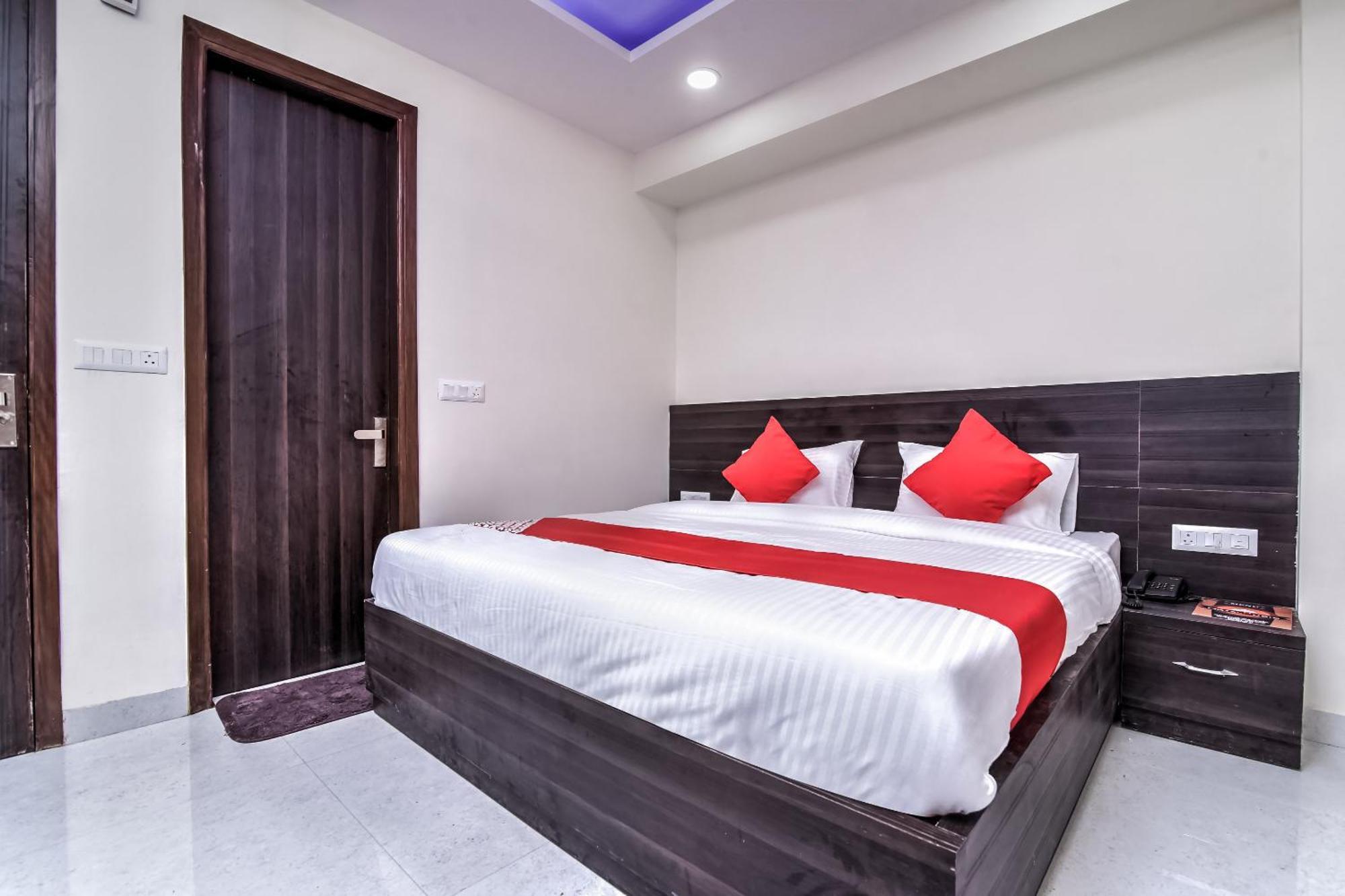 Hotel Aerostar Gold - Opposite Max Healthcare Dillí Exteriér fotografie