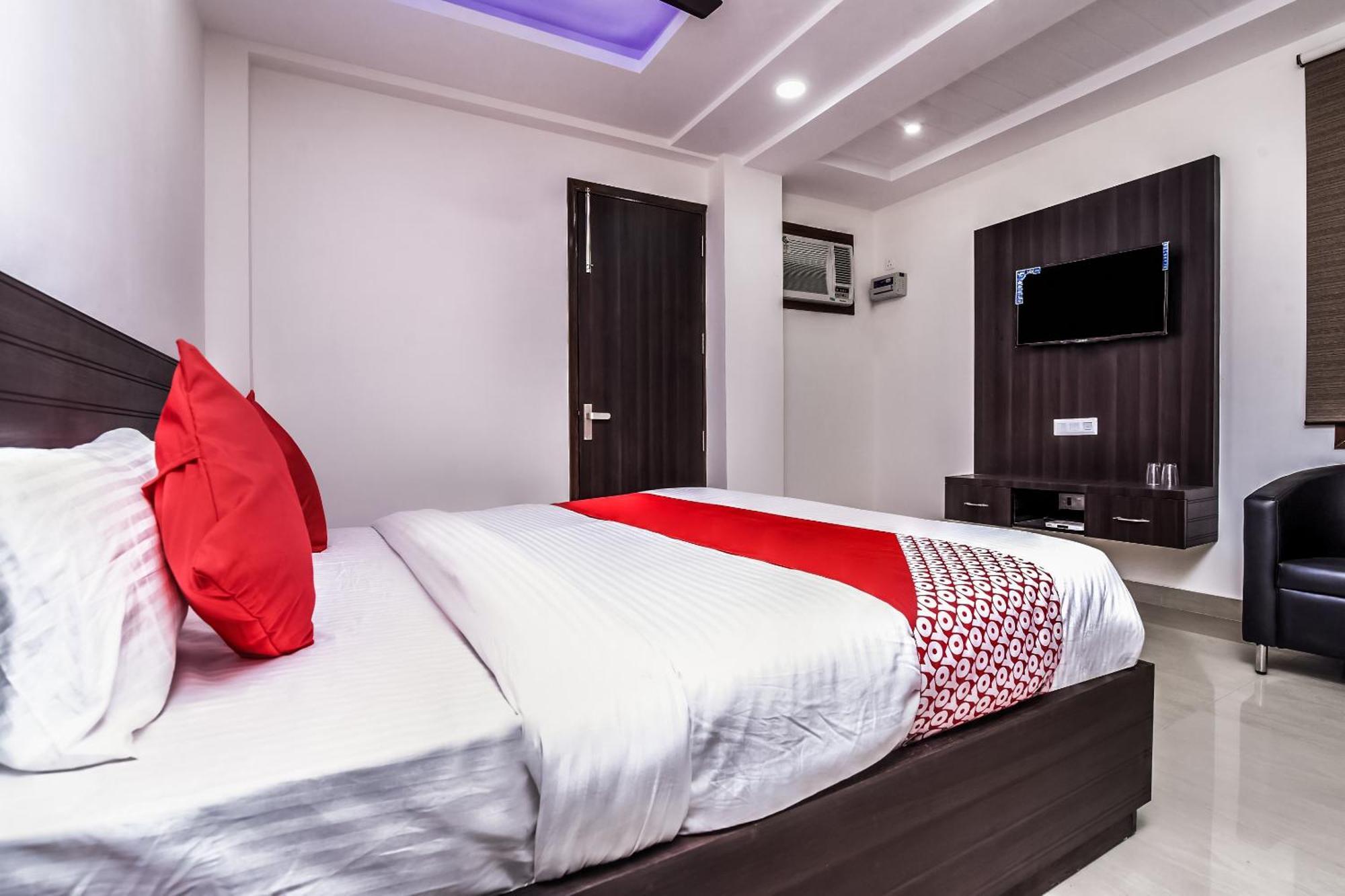 Hotel Aerostar Gold - Opposite Max Healthcare Dillí Exteriér fotografie