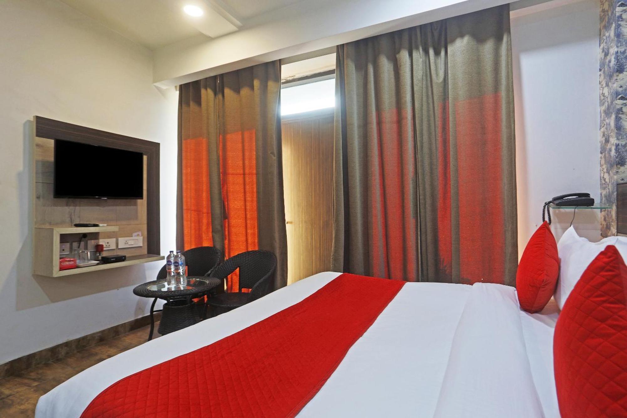 Hotel Aerostar Gold - Opposite Max Healthcare Dillí Exteriér fotografie