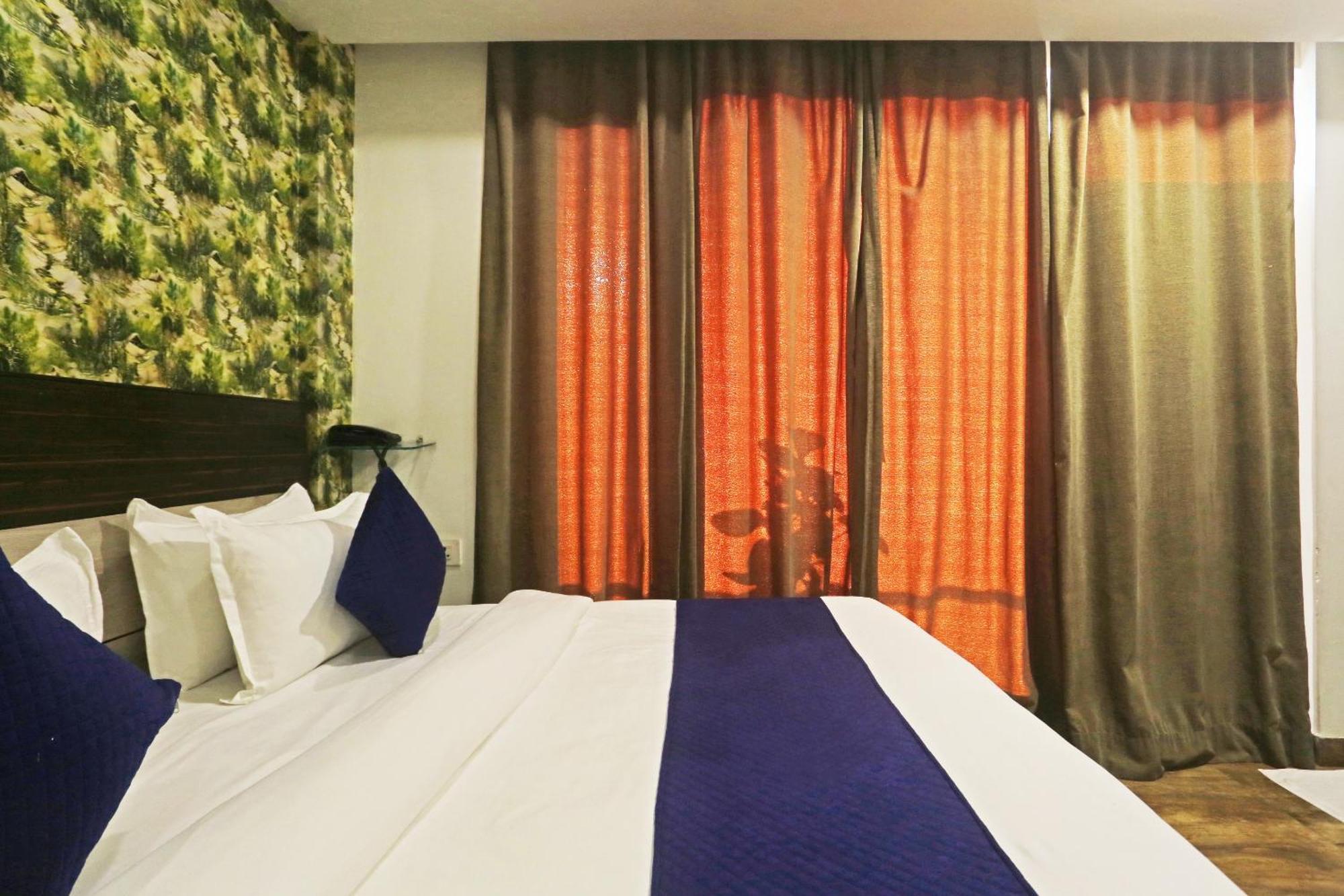 Hotel Aerostar Gold - Opposite Max Healthcare Dillí Exteriér fotografie