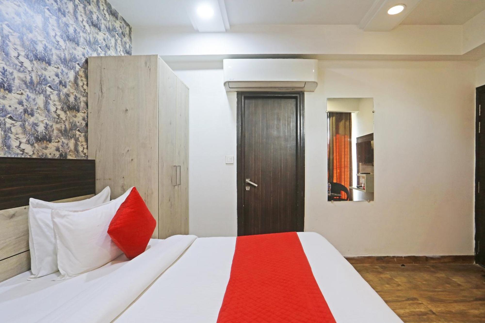 Hotel Aerostar Gold - Opposite Max Healthcare Dillí Exteriér fotografie