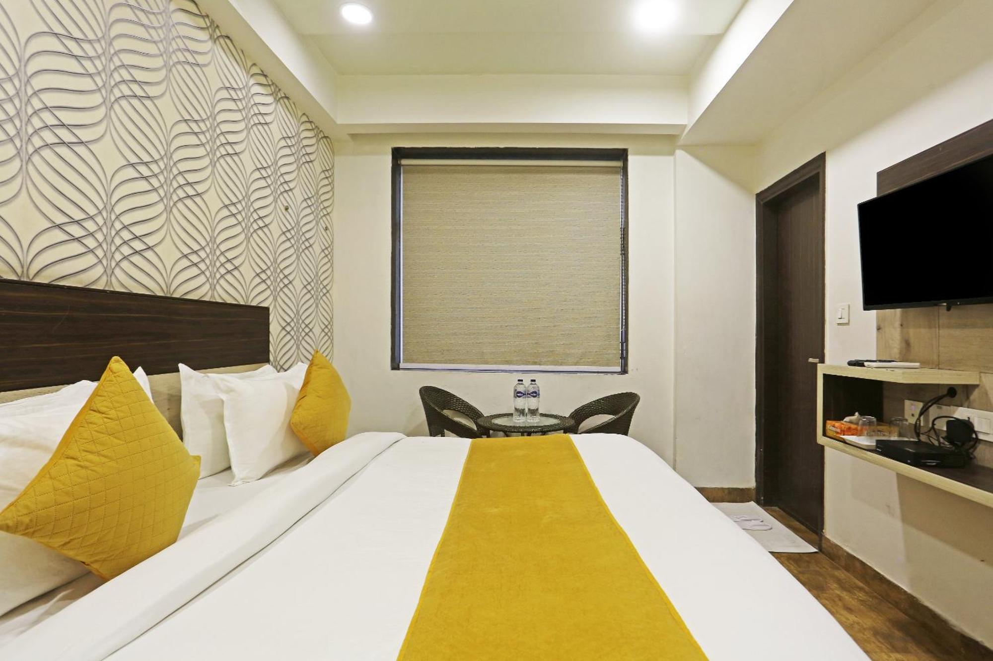 Hotel Aerostar Gold - Opposite Max Healthcare Dillí Exteriér fotografie